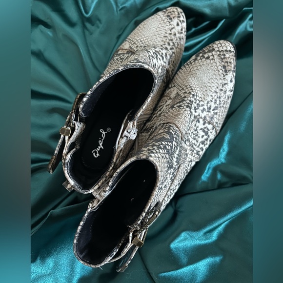 Qupid Snakeskin Ankle Booties - Picture 3 of 4